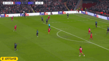 太阳报：C罗日收入48.8万英镑，与摩根采访时戴的手表值110万英镑