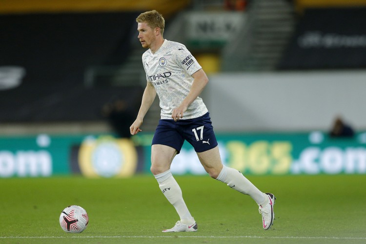 詹姆斯篮板抢断关键时刻锁定胜局