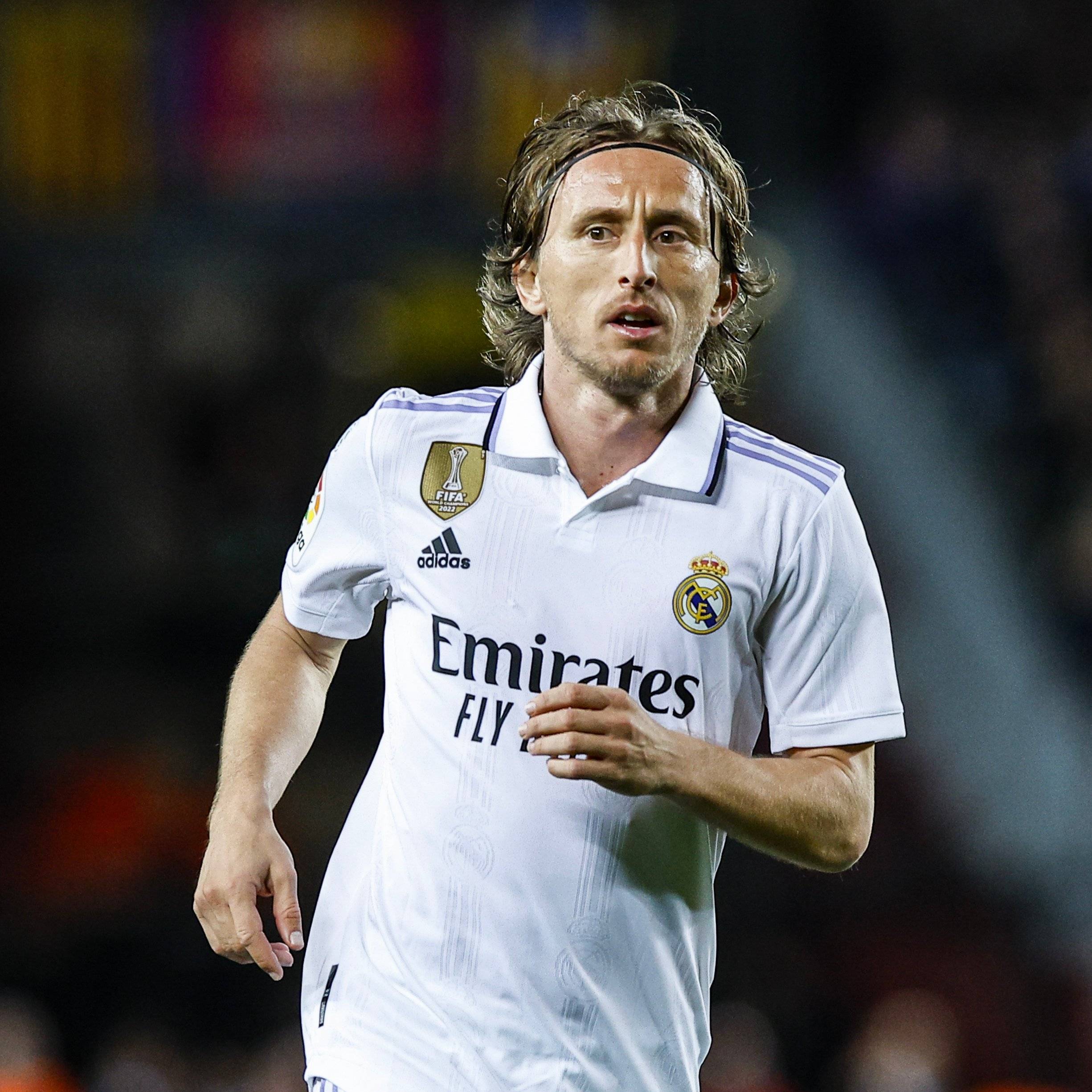 记者：米兰可能尝试冬窗送走圣地亚哥，然后再签更高效的前锋